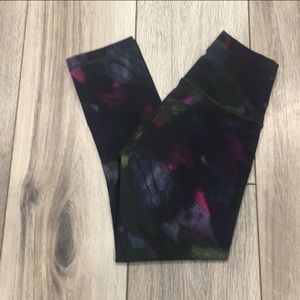 NWOT - Lululemon Wunder Under Crop (Hi-Rise)